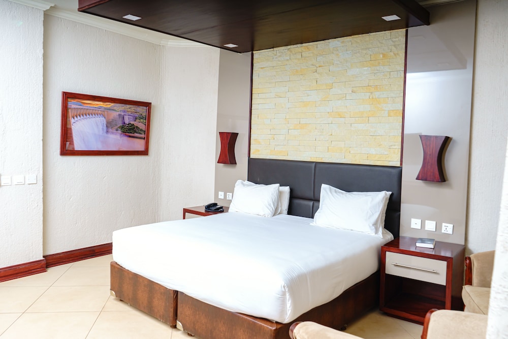 Executive Suite - Photo 1