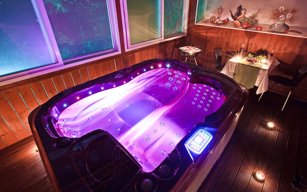 Grass Blade Morning (Waterslide/Spa) photo 3