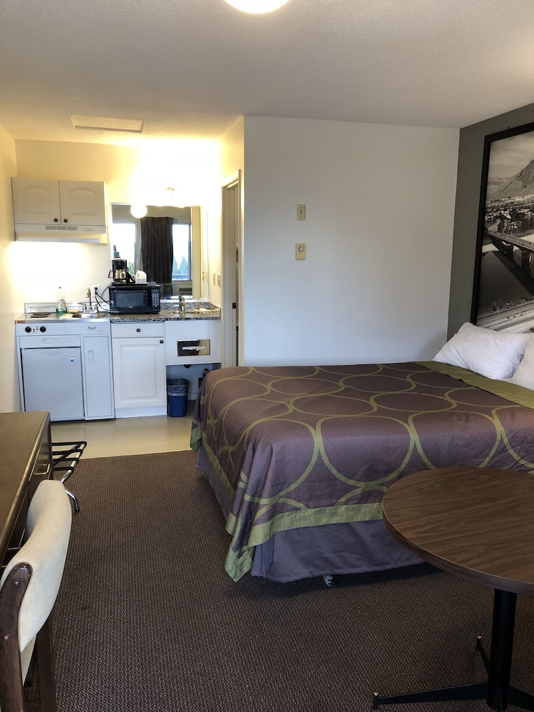 Kitchenette Room, 1 Queen Bed, Fridge, Microwave, Stove Top, Non Smoking photo 3