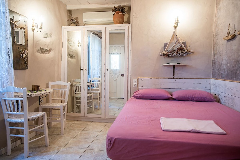 Double Room - Photo 14