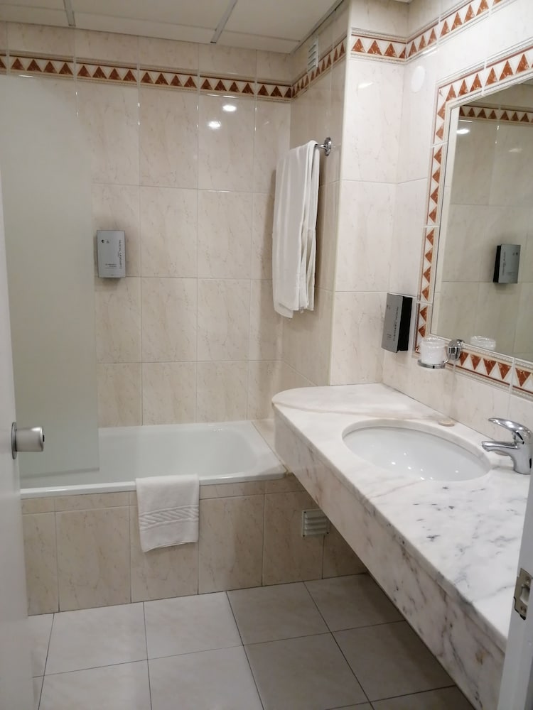 Double or Twin Room - Photo 11