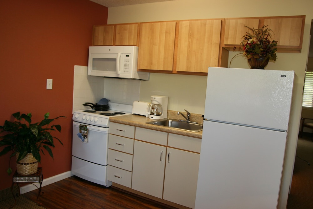 Suite, 1 Queen Bed - Photo 3