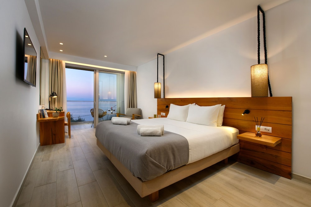 Essential Suite with Sea View - Photo 10