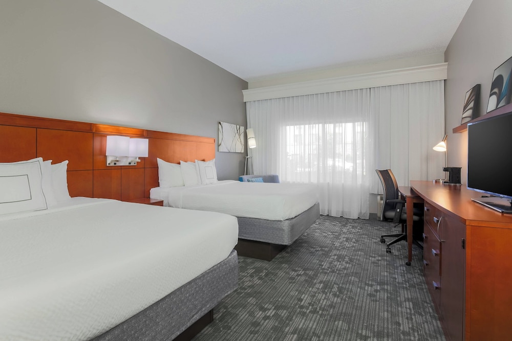 Room, 2 Queen Beds (Hearing Accessible) - Photo 1
