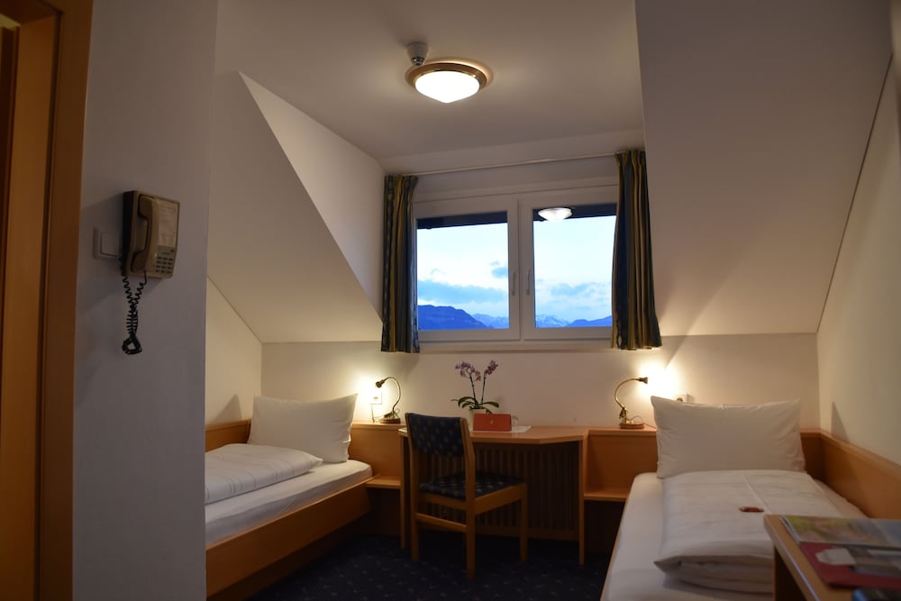 Basic Twin Room