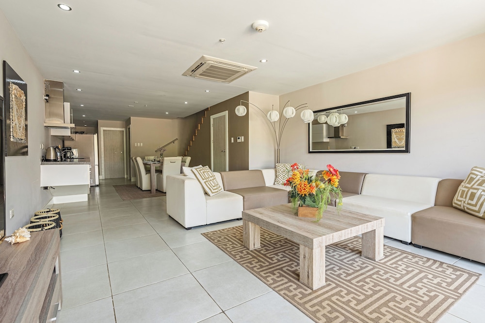 Superior Condo, 3 Bedrooms, Beachside photo 1