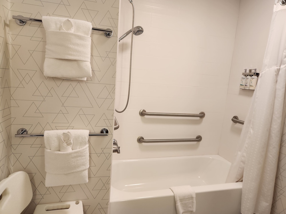 Standard Room, 2 Queen Beds, Accessible (Hearing, Mobility) - Photo 4