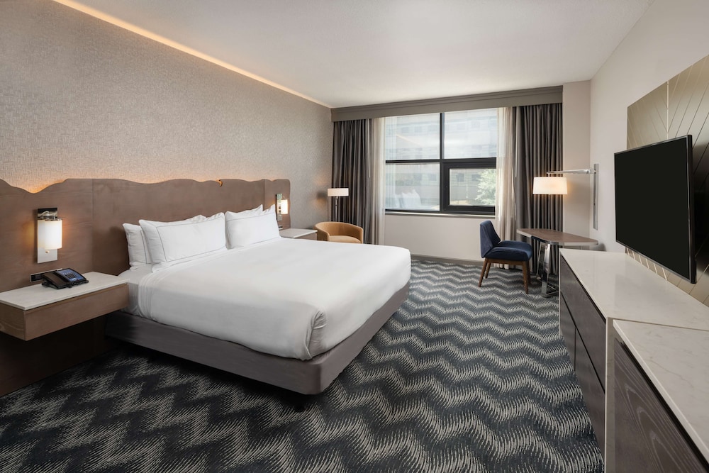 Room, 1 King Bed, Accessible - Photo 3