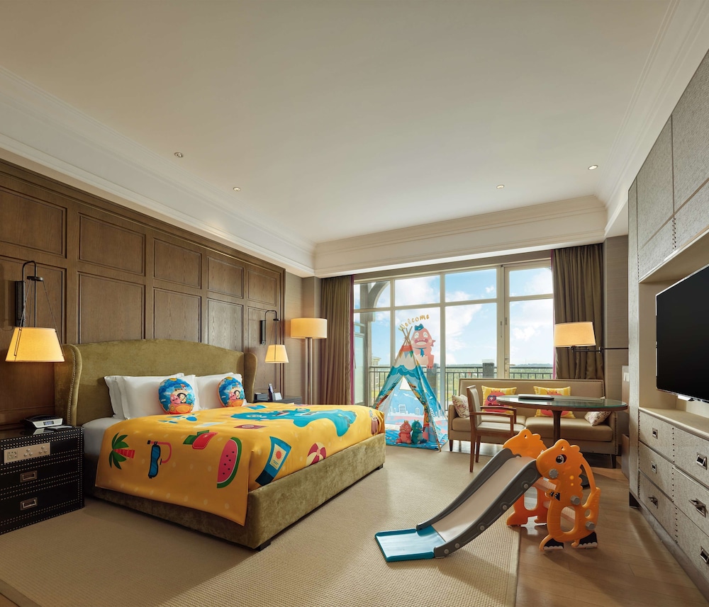 Family Room, 1 King Bed photo 2