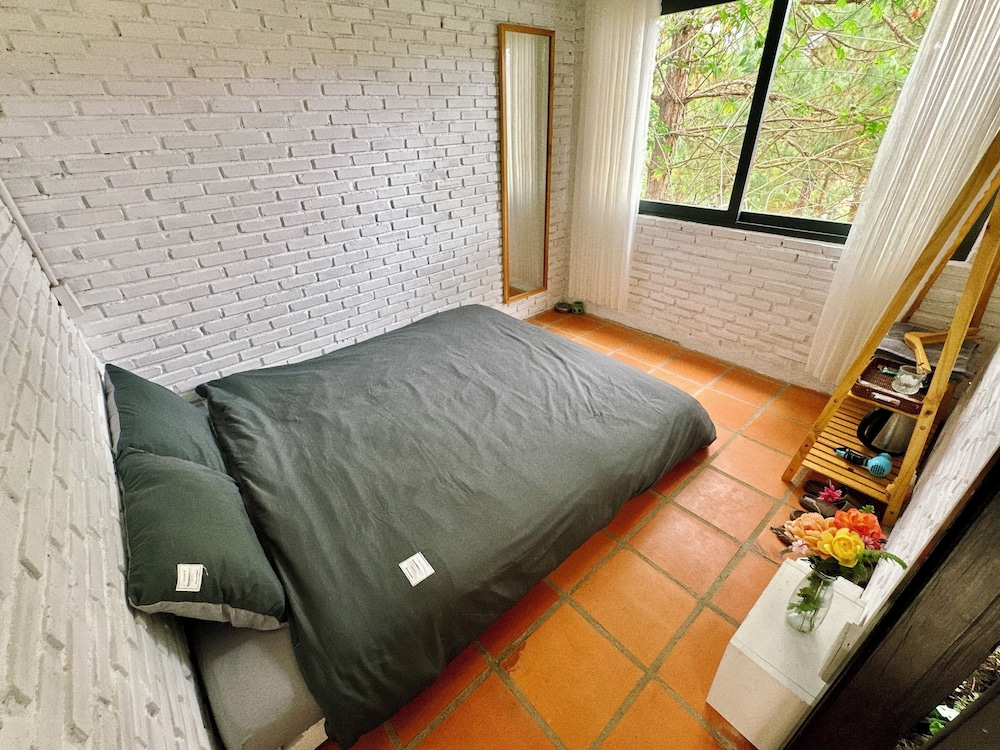 Basic Single Room, Garden View