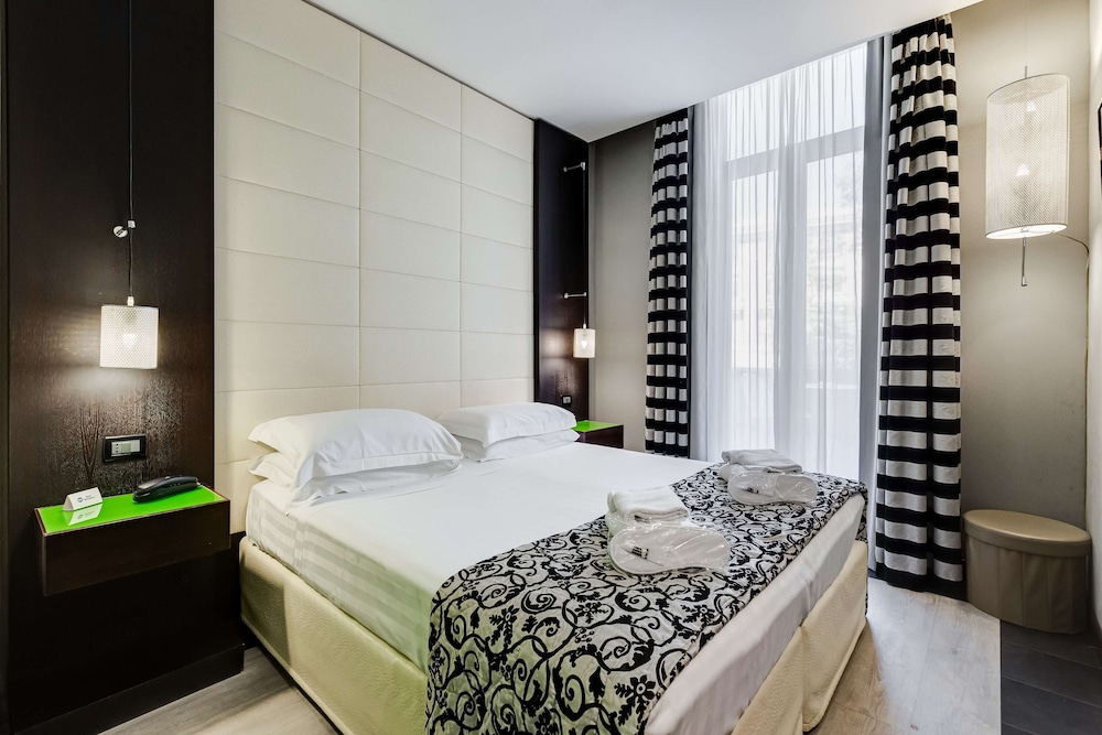 Deluxe Room, 1 Queen Bed, Balcony