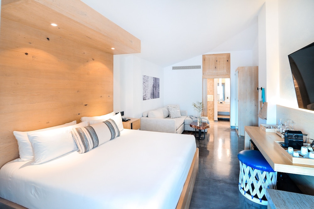 Deluxe Room, 1 King Bed - Photo 7