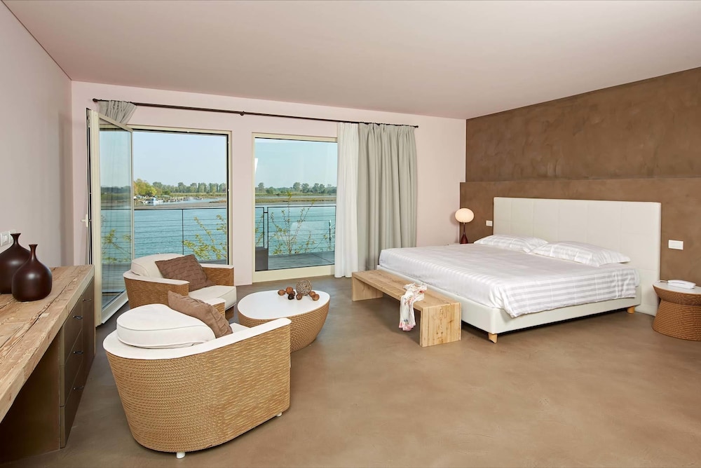 Junior Suite, Balcony, Lagoon View