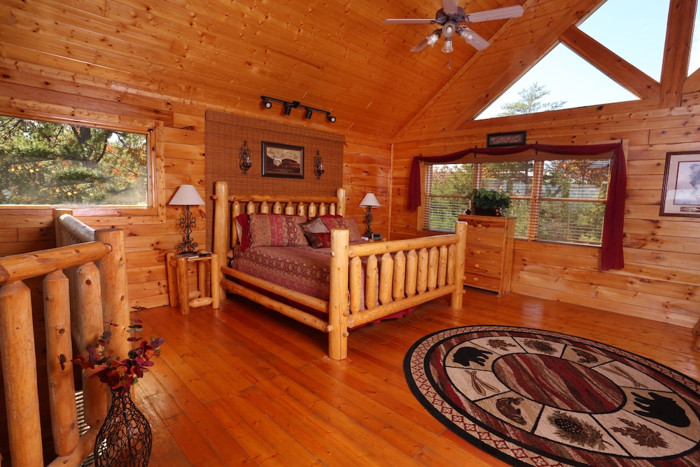 Cabin, Multiple Beds, Hot Tub, Mountain View photo 3
