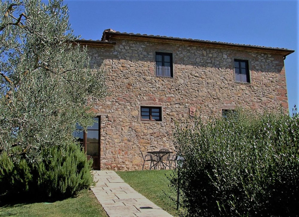 Deluxe Apartment, 2 Bedrooms, Kitchen, Garden Area (Cinghiale)