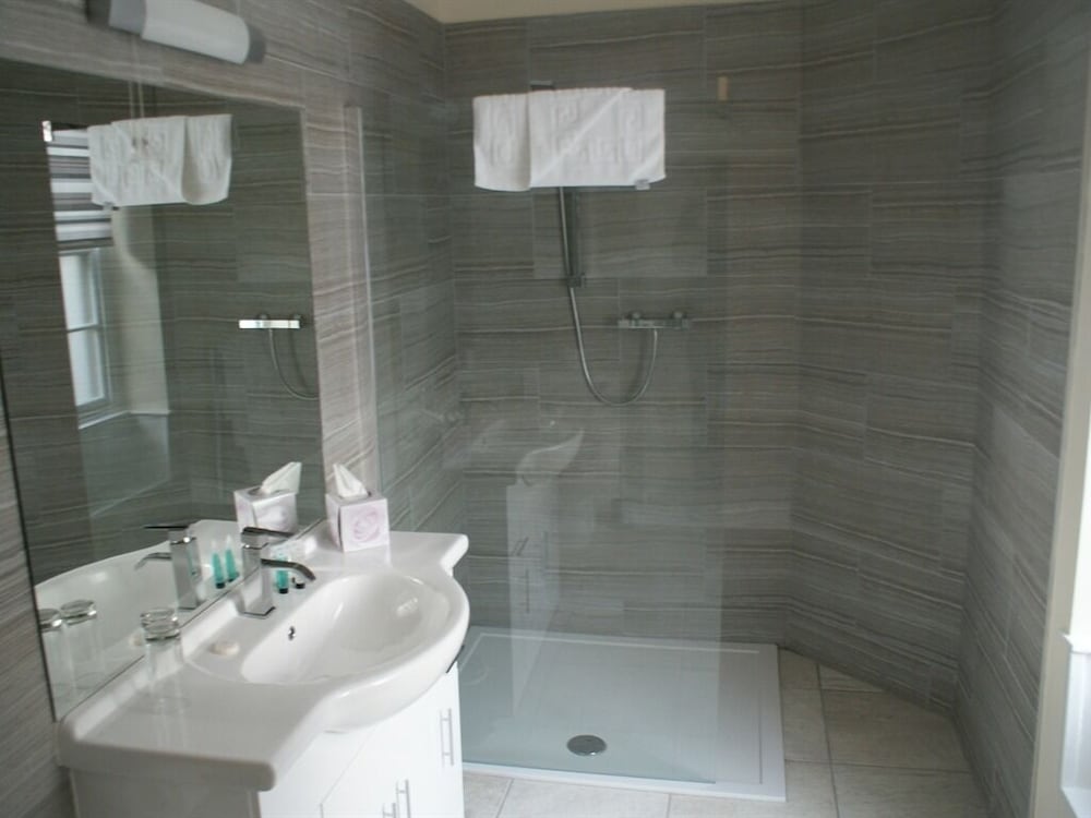 Executive Suite, Ensuite (Room 17) photo 3