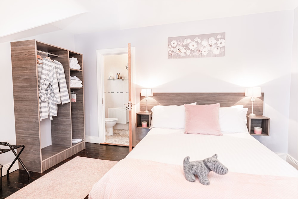 Deluxe Family Room - Photo 7