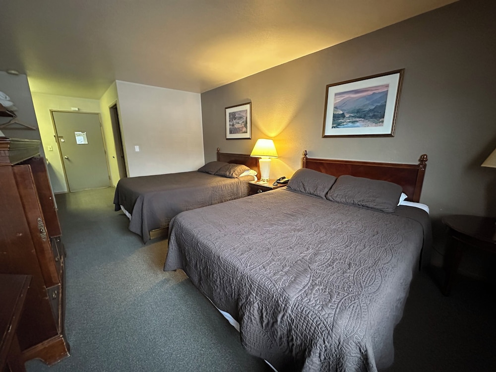 Family Double Room, 2 Queen Beds, Accessible Bathtub, Pets Allowed