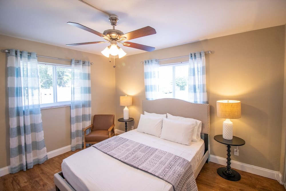 Superior 1-Bedroom Queen w/ Kitchen & Sofa Bed photo 2