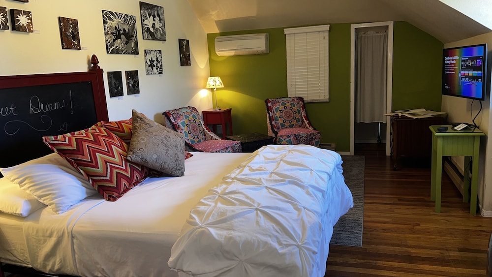 Comfort Room, 1 Queen Bed