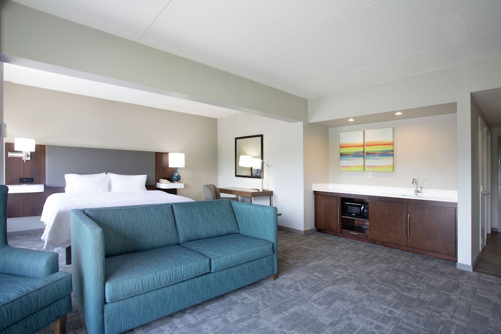 Suite, 1 King Bed, Non Smoking - Photo 3