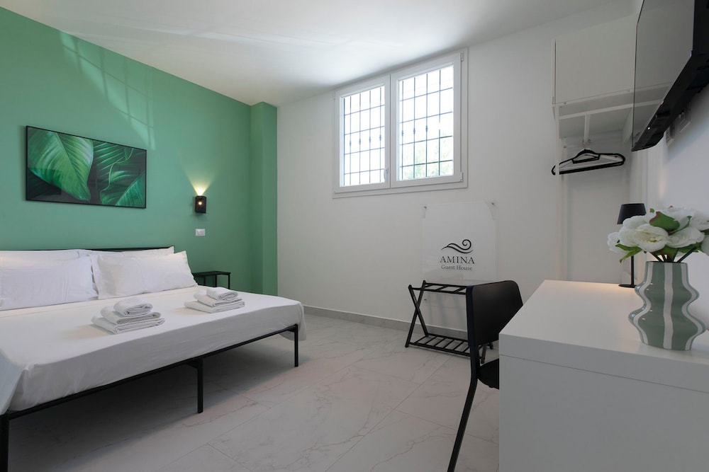 Deluxe Double Room, 1 Queen Bed, Non Smoking, Private Bathroom