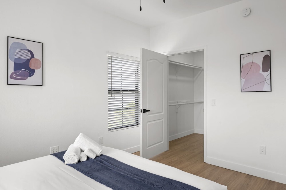 Classic Apartment, 2 Bedrooms photo 2
