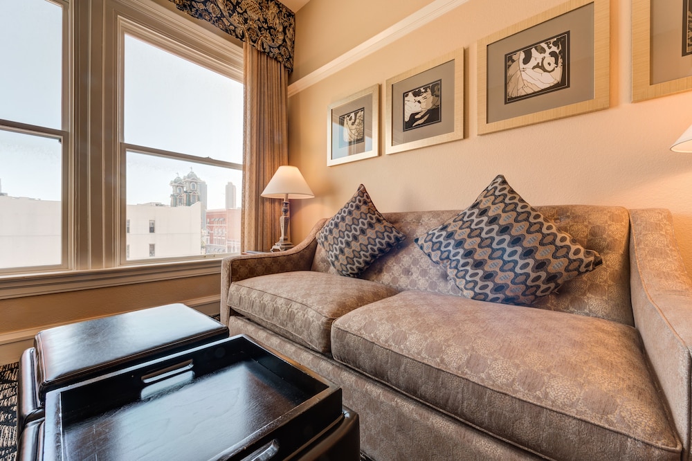 Junior Studio, 1 Queen Bed with Sofa bed, City View - Photo 15