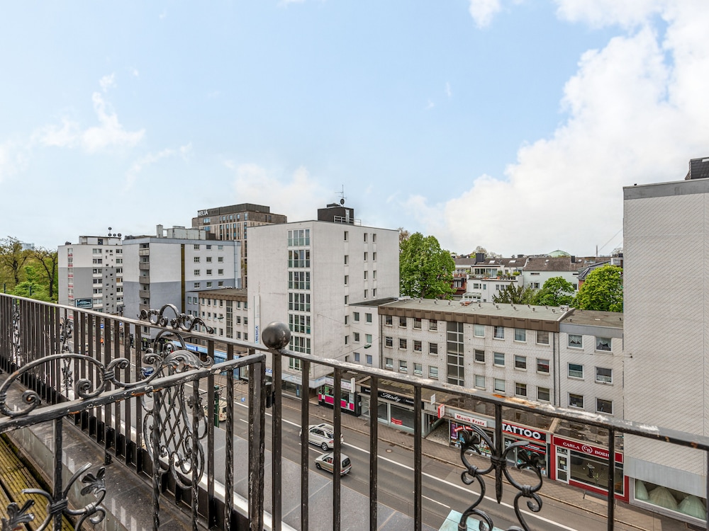 Medium Studio, Kitchenette, Balcony - Photo 11