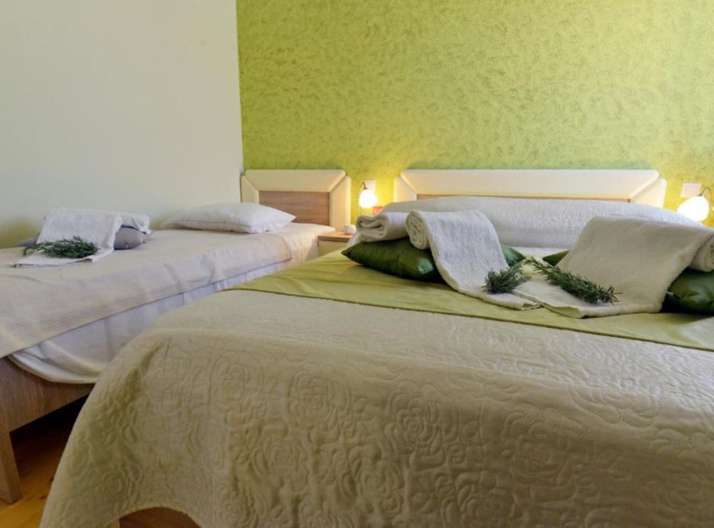 Triple Room (Triple Room)