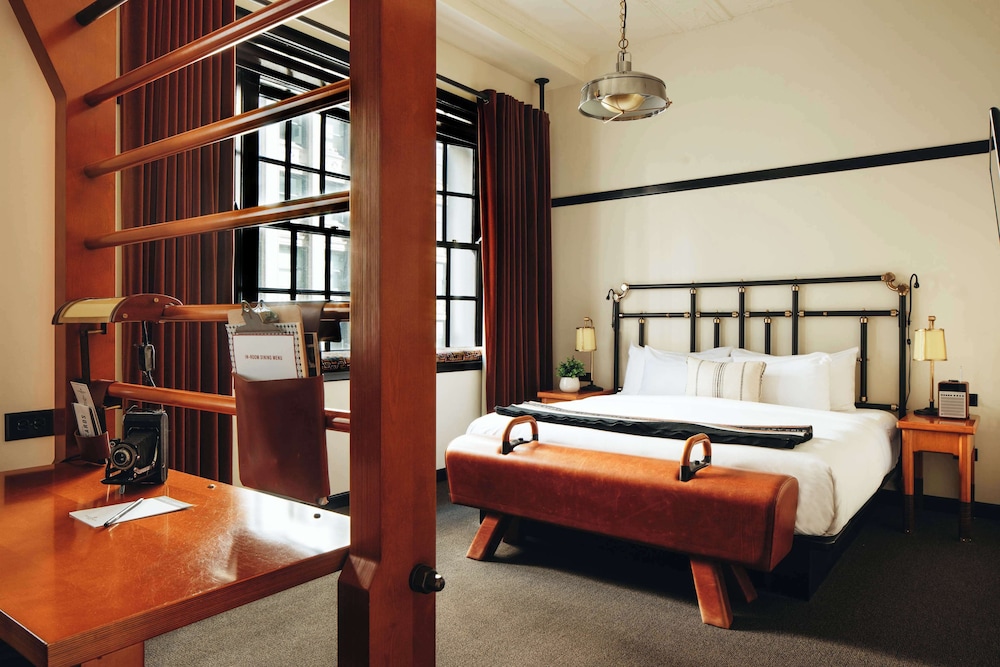 Junior Suite, 1 King Bed - Photo 1