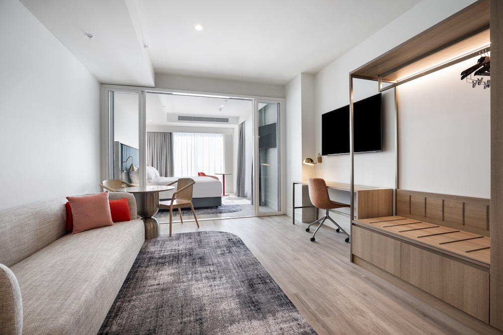 Suite, 1 Bedroom, Kitchenette, Bay View (Dining) - Photo 3