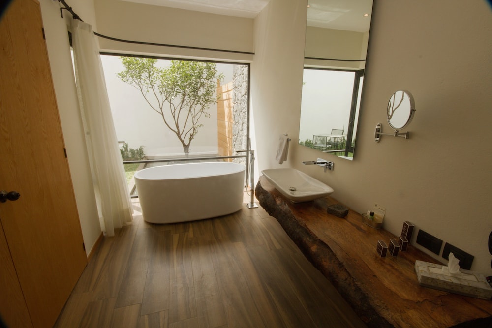 Suite with garden, hammock and water mirror