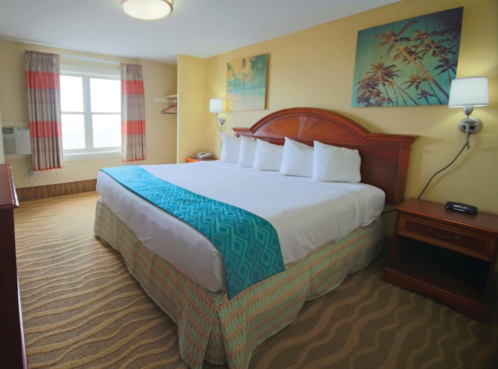 Side Room, 1 King Bed,  Non-Smoking photo 2