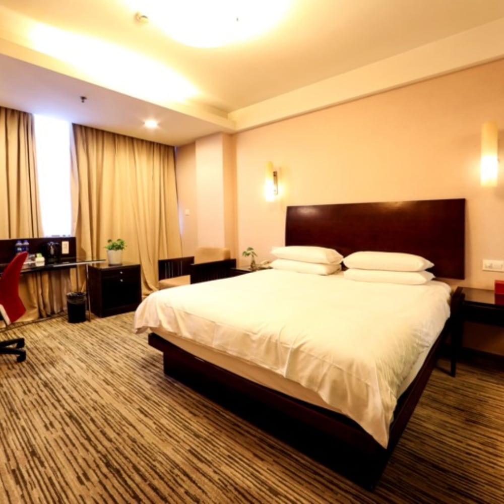 Room, Lake View