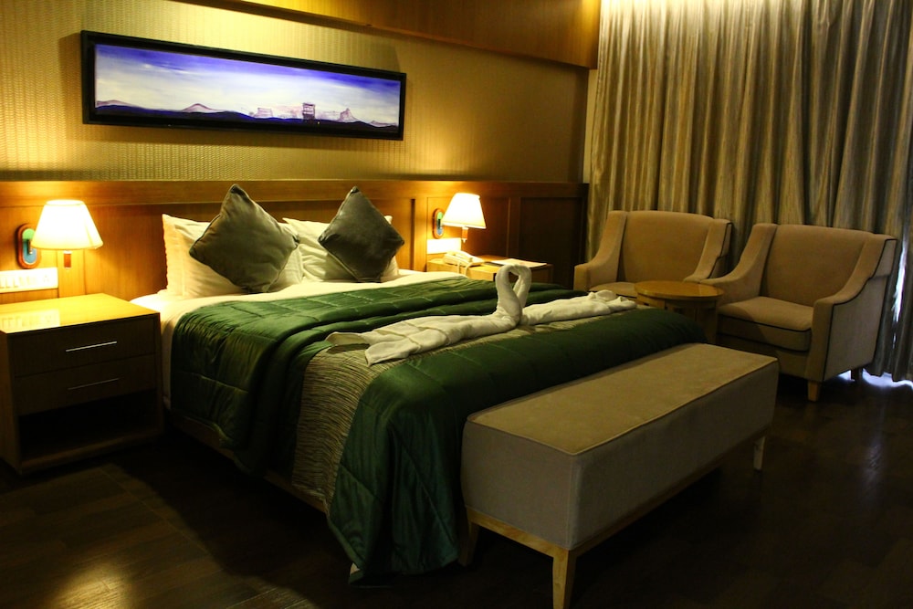 Luxury Suite, Garden View