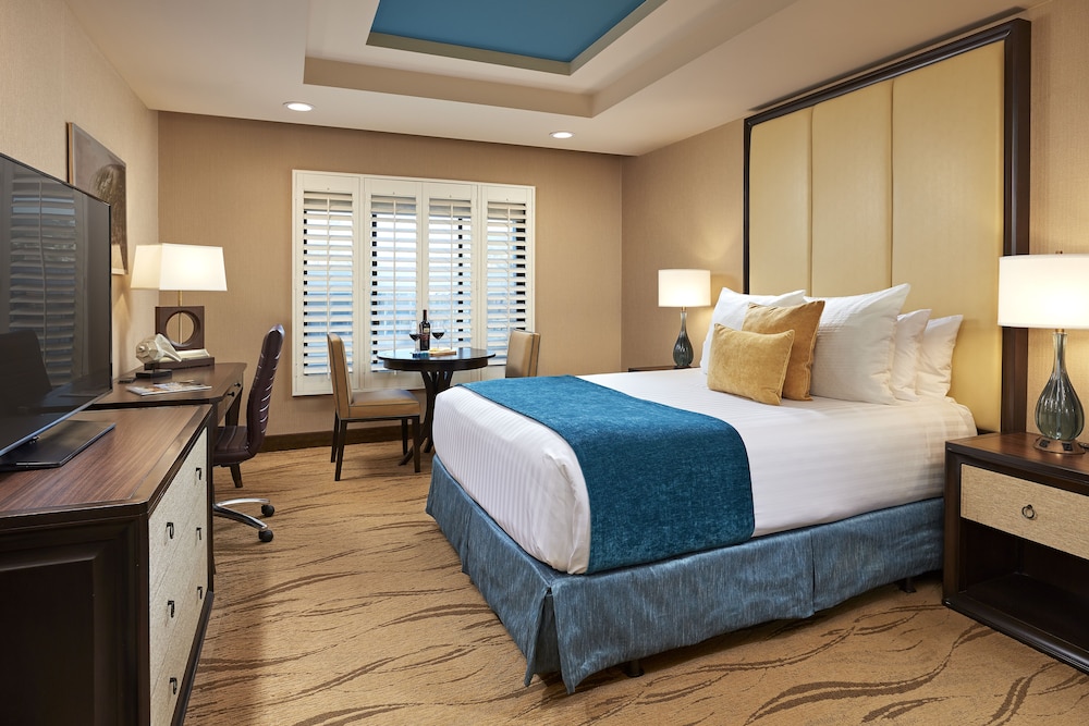 Superior Room, 1 Queen Bed photo 1