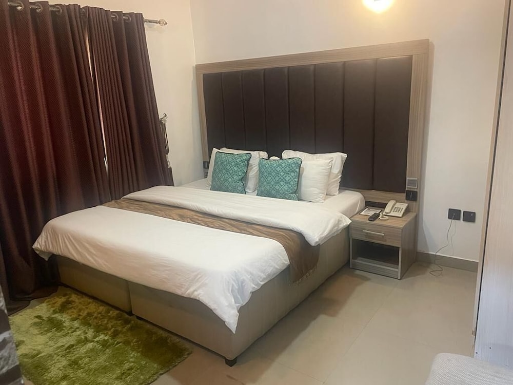 Deluxe Suite - Photo 2