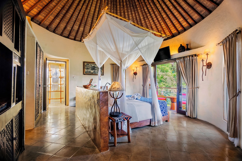 Twiga Deluxe Double Room + Bali Safari Entrance & Safari Journey