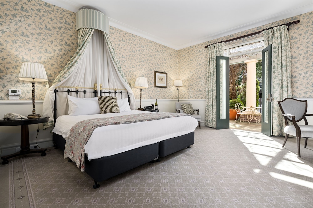 Deluxe Room, 1 King Bed photo 2