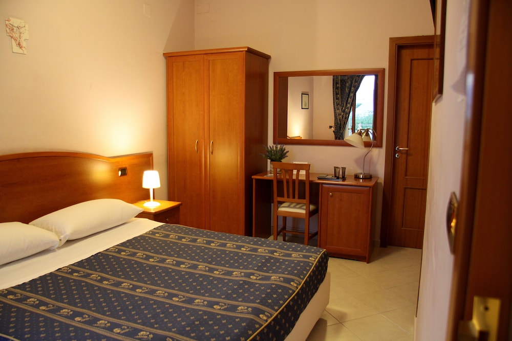 Basic Double or Twin Room photo 2