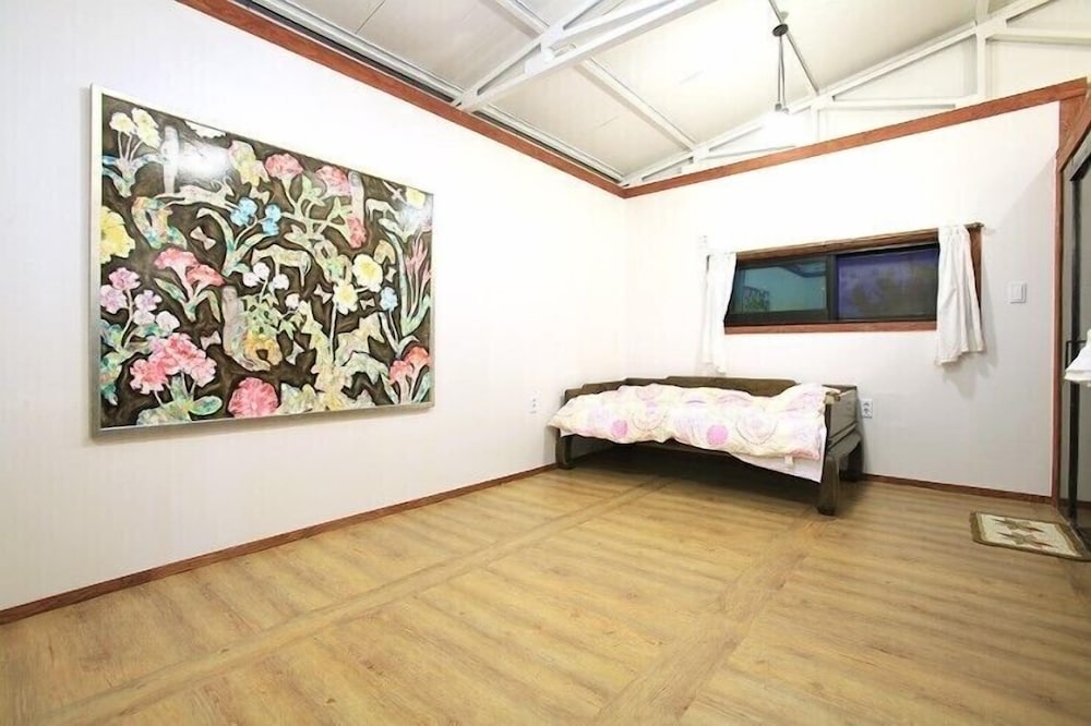 Room (Bejjangi) photo 1