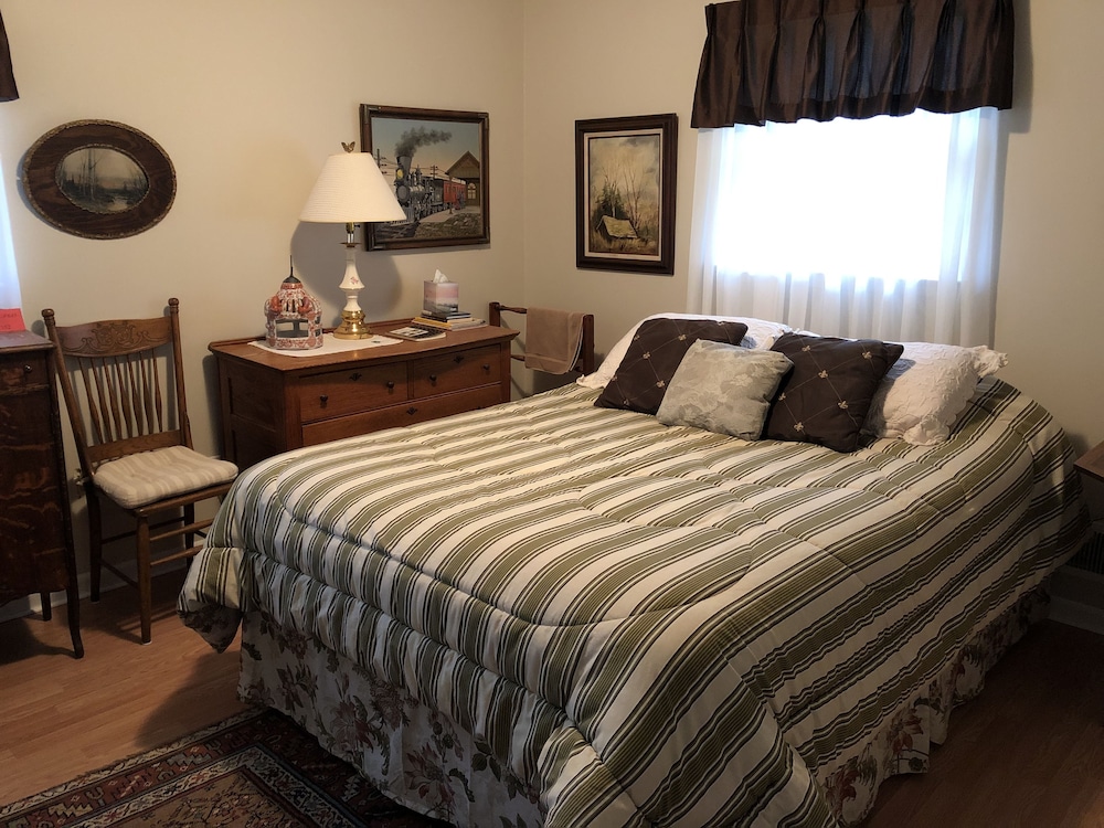 Deluxe Room, 1 Queen Bed, Garden View (Creek Room) photo 1