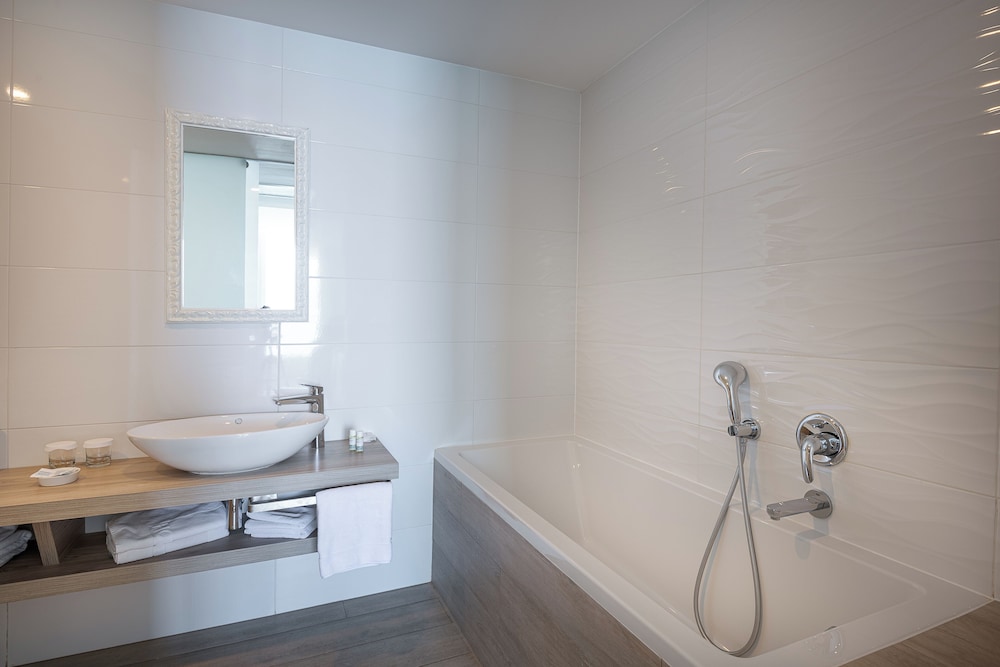 Premium Double Room with Balcony, Partial Sea View