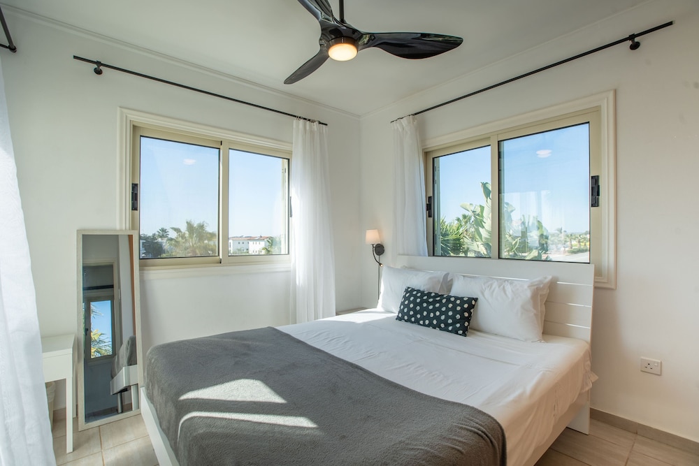 Luxury Villa, City View photo 1