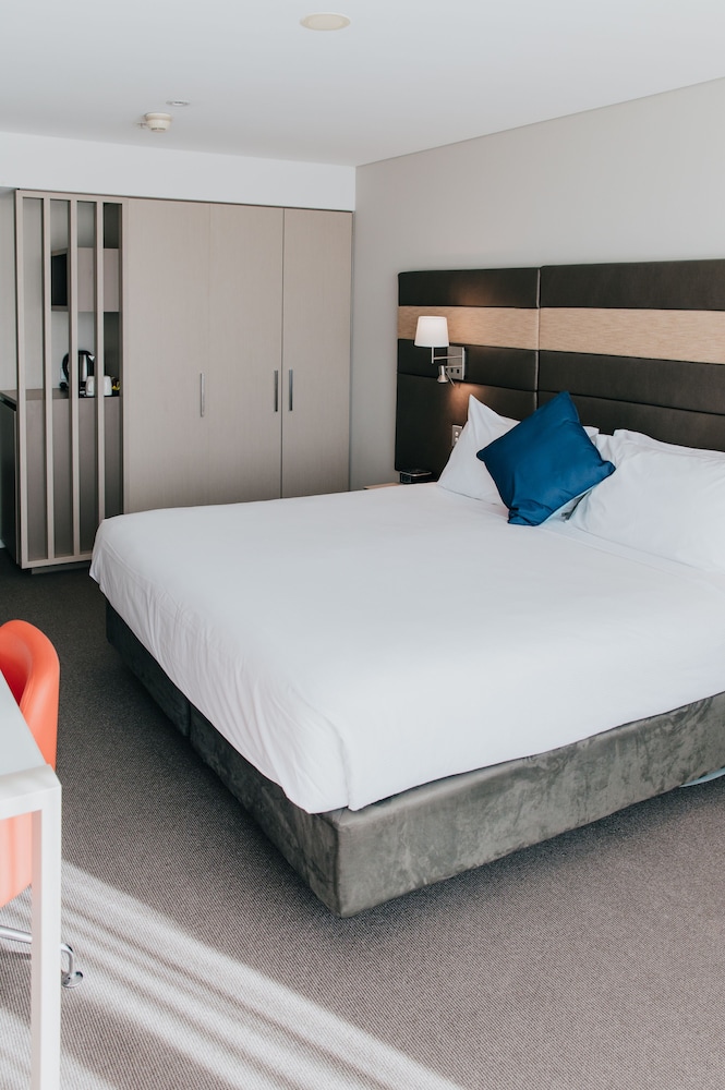 Superior Room, 1 King Bed, Harbor View photo 3