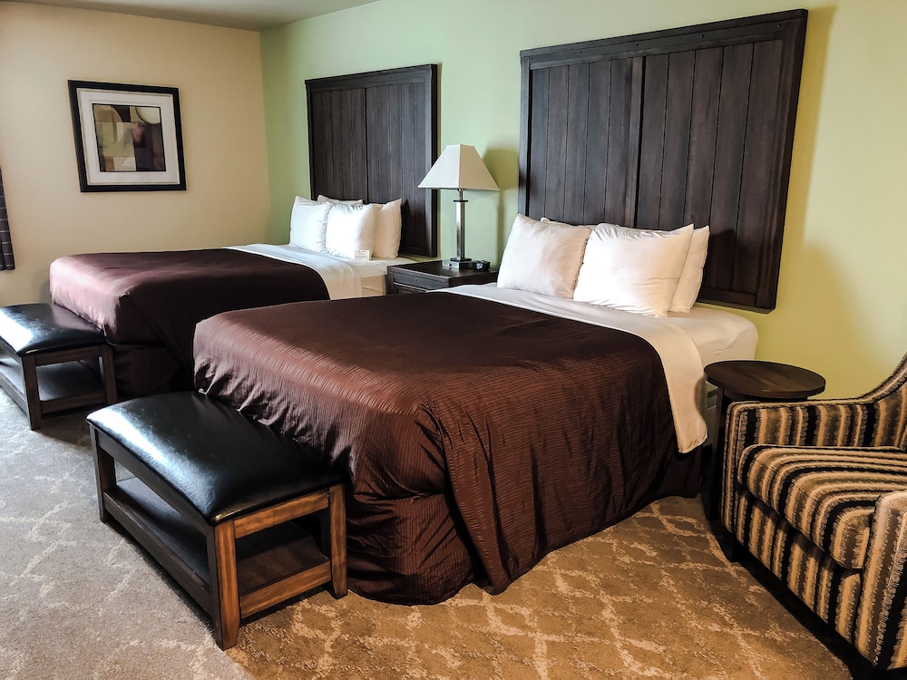 Deluxe Studio Suite, 2 Queen Beds, Kitchenette