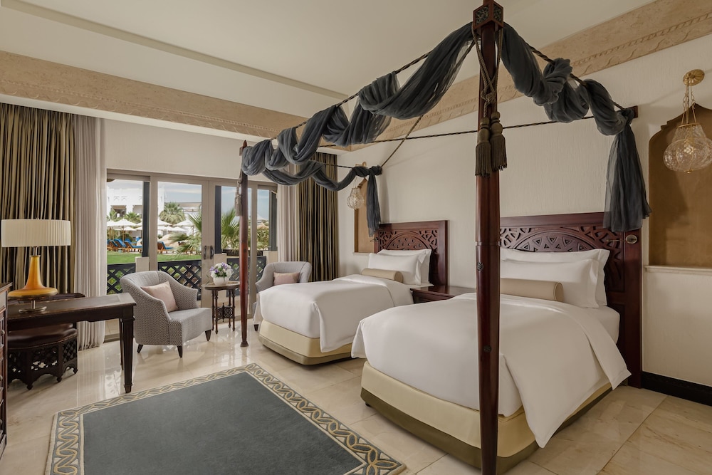 Deluxe Room, 2 Twin Beds, Pool View - Photo 1
