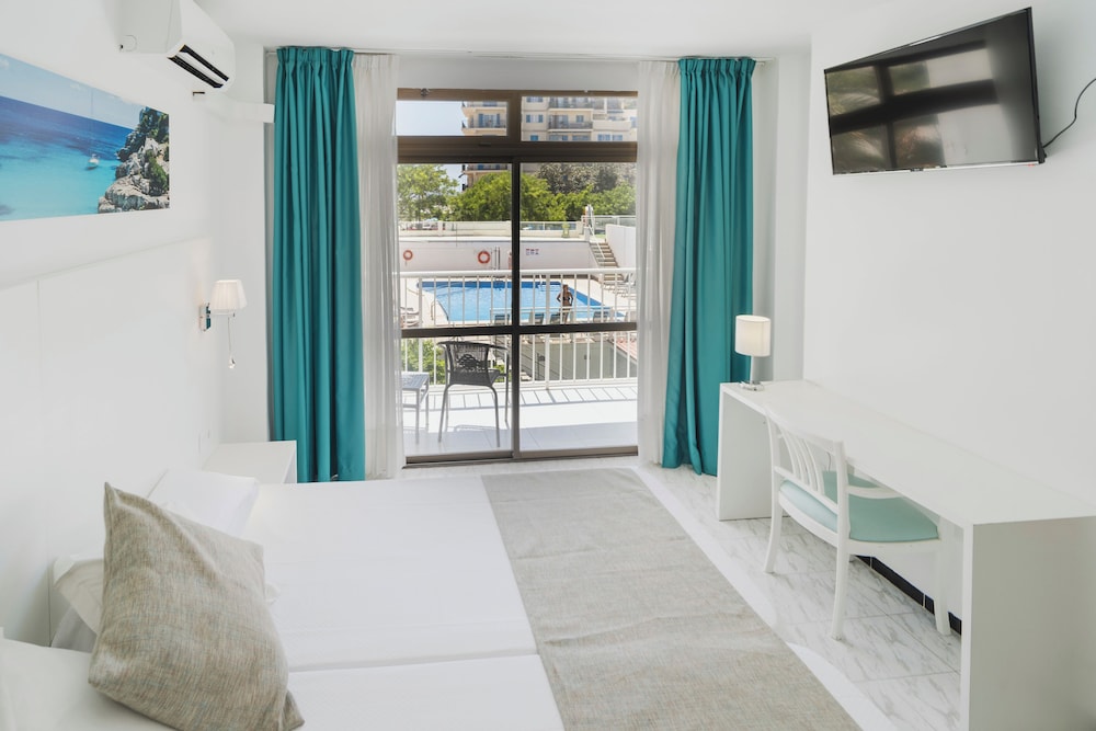 Standard Double Room Single Use, Pool View