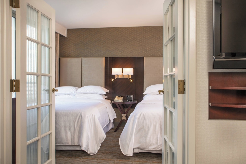 Club Suite, 1 Bedroom (Mobility/Hearing Accessible, Tub) photo 1